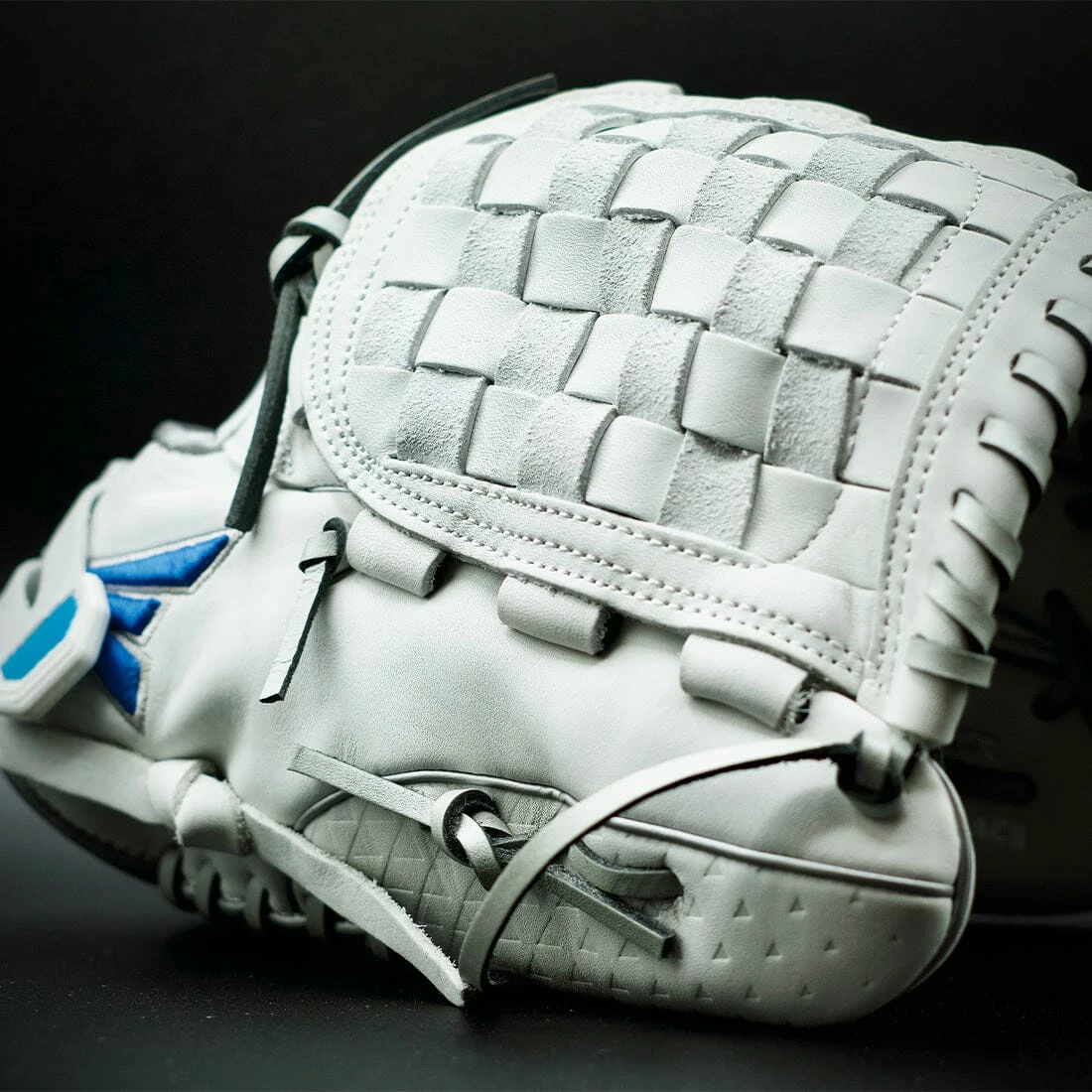 Easton Ghost NX 12.5" Pitcher/Infield Fastpitch Softball Glove: GNXFP125 4 Easton Ghost NX 12.5" Pitcher/Infield Fastpitch Softball Glove: GNXFP125 - Image 2