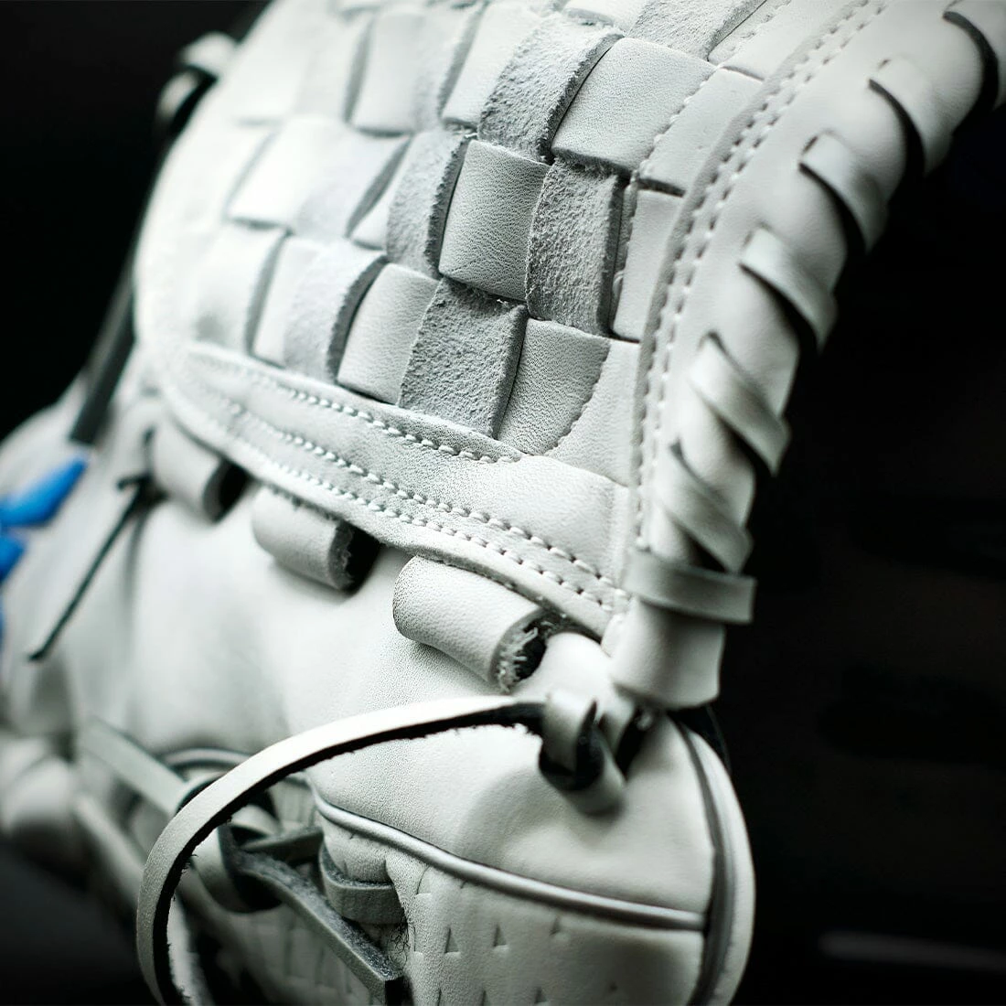 Easton Ghost NX 12.5" Pitcher/Infield Fastpitch Softball Glove: GNXFP125 5 Easton Ghost NX 12.5" Pitcher/Infield Fastpitch Softball Glove: GNXFP125 - Image 3